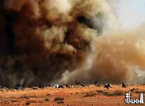 طائرات القذافي تدمر صهاريج الوقود في مصراتة وقذائف تسقط في تونس