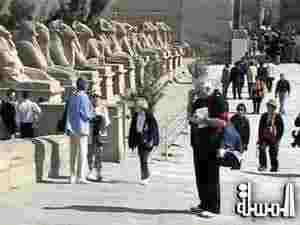 خبراء يحذرون من تأثير أحداث العنف على استعادة الحركة السياحية لمصر