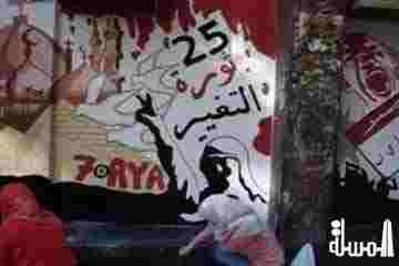 فنانون تشكيليون يحولون ميدان التحرير لمعرض جداريات ثورية