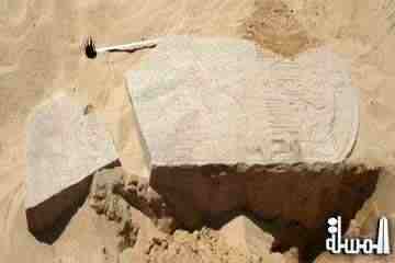 اكتشاف لوحة اثريه من الحجر الرملى للملك إبريس بالإسماعيلية بتل دفنة