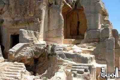 اكتشاف مبان في تل حميرة بريف دمشق تعود للألف الثاني قبل الميلاد و قطع ذهبية بطرطوس