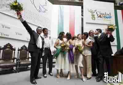 الكاريبي المكسيكي يسعى لزيادة السائحين بعقد زيجات المثليين