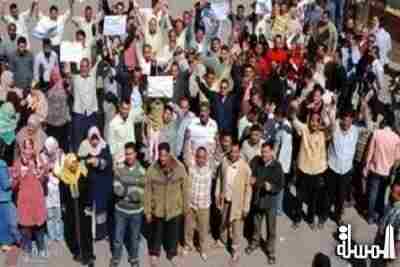 مظاهرات أمام محافظة القاهرة بسبب قرار الحجز على احد المطاعم
