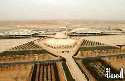 إلغاء 4 رحلات جوية بمطار الملك خالد بالرياض وتحويل مسارها الى البحرين بسبب سوء الاحوال الجوية