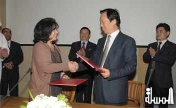 الشيخة مى توقع اتفاقية تعاون مع وزارة الثقافة الصينية