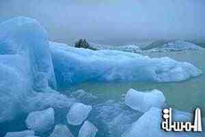 الاحتباس الحراري يتسبب فى اختفاء جرف جليدى بالقارة القطبية