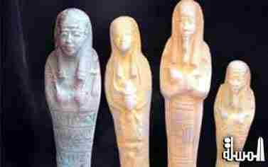 الصدفة تقود عامل بناء إلي العثور علي 7 تماثيل فرعونية من البرونز