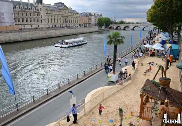 باريس تطلق فعاليات الشواطىء الاصطناعية على ضفتي نهر السين