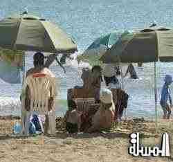 الحر الشديد يجبر العائلات الجزائرية الهروب للشواطىء