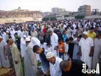 بالصور.. أهالي سيناء يؤدون صلاة العيد بالعراء