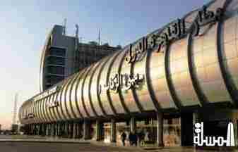 السيطرة على دخان كثيف بطائرة يمنية قبل إقلاعها من مطار القاهرة