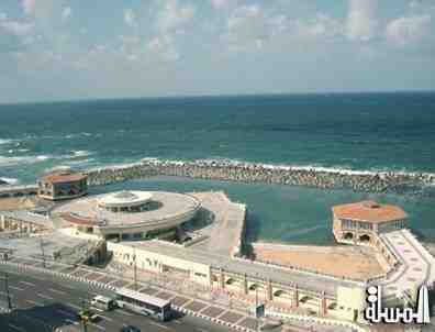 عباس يدرس إنشاء نادى لنقابة السياحيين على شاطىء الاسكندرية