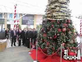 وزير سياحة لبنان يضيئ شجرة الميلاد في صيدا مول
