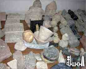 وزارة السياحة والآثار العراقية تتسلم 19 قطعة أثرية عثر عليها مواطن