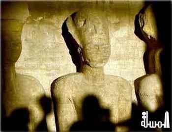 رمسيس الثانى يشهد تعامد الشمس لمدة 20 دقيقة على وجهه اليوم فى معبد أبوسمبل بأسوان