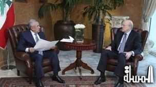 الرئيس اللبناني يقبل استقالة ميقاتي