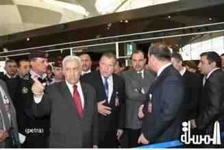 رئيس الوزراء يأمر بدخول مندوبي مكاتب السياحة مطار الملكة علياء