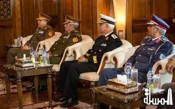 رئيس وزراء ليبيا يبحث مع رئيس الاركان المصرى تعزيز العلاقات بين البلدين