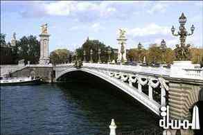 سرقة لوحتين برونزيتين من جسر ألكسندر الثالث الاثري في باريس