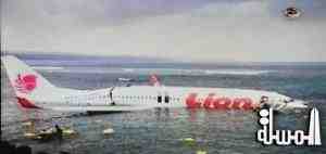 نجاة أكثر من 100 راكب في تحطم طائرة على سطح البحر باندونيسيا