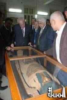 ابراهيم ينتقد طريقة حفظ الآثار بمتحف مدرسة السلام بأسيوط
