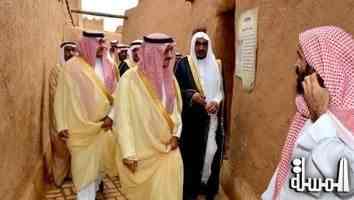 أمير الرياض يزور قصر السبيعي التاريخي في شقراء للاطلاع على أعمال الترميم