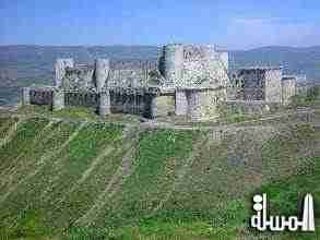 طيران الاسد يقصف قلعة الحصن التاريخية