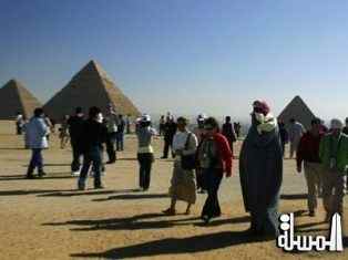 إعادة السائحين لمصر أكبر قضية أمام وزير السياحة