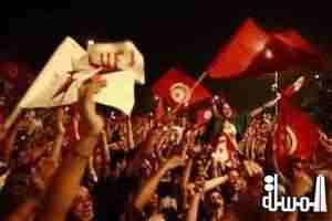 حشد عشرات الآلاف من التونسيين للمطالبة بحل الحكومة