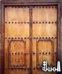 سياحة السعودية تسعى لتأهيل مستفيديها بالباحة لإتقان صناعة الأبواب التراثية
