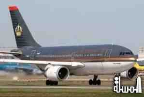 طائرات من الملكية تهبط اضطراريا بالعقبة بسبب كثافة الغبار والاتربة في عمان
