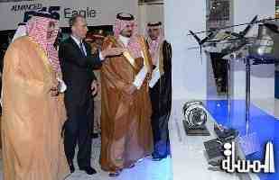 نائب وزير الدفاع السعودي يزور معرض دبي للطيران