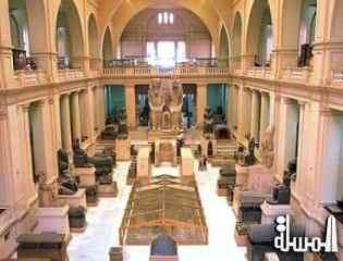 وزير الآثار يتفقد الحالة الامنية للمتحف المصرى بالتحرير