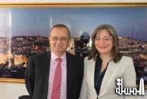 وزيرة سياحة فلسطين تبحث مع القنصل الاسباني العام سبل التعاون بين البلدين