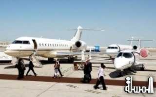 طيران أبوظبي تعرض طائرة عامودية لكبار الشخصيات بمعرض الطيران الخاص