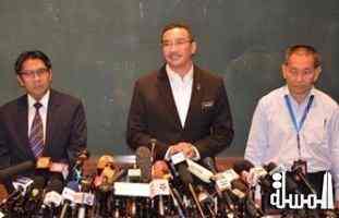 وزير الدفاع الماليزي يستعرض مع وفد صيني جهود البحث عن الطائرة المفقودة