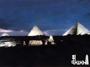 سفير مصر فى باريس يبحث سبل دعم السياحة مع رئيس متحف اللوفر