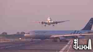 بالفيديو ... طائرة تتفادى الاصطدام بأخرى في مطار برشلونة