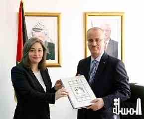 رئيس الوزراء الفلسطيني يبحث مع وزيرة السياحة سبل تعزيز القطاع