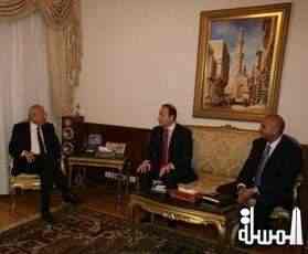 وزير الاتصالات يبحث مع نائب شركة سيسكو العالمية زيادة الاستثمارات في مصر