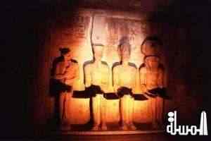 بالفيديو .. العالم يشاهد اليوم ظاهرة تعامد الشمس على وجه رمسيس الثانى بمعبد أبو سمبل