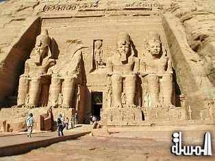 الأسرة الملكية بمصر سابقا تزور أسوان لمشاهدة عدد من الآثار المصرية