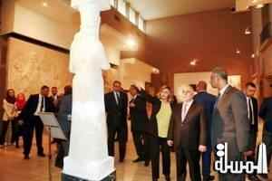 رئيس الوزراء ووزير السياحة والاثار يفتتحان المتحف العراقي