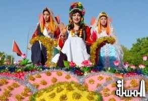 مهرجان الورود ال 53 يزين جبال أطلس في المغرب