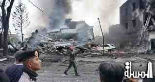 تحطم طائرة عسكرية إندونيسية بمنطقة سكنية يسفر عن مقتل 30 شخص