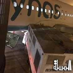 اصطدام سيارة بإحدى طائرات طيران ناس في مطار الرياض