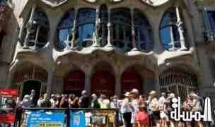 بلدية آدا كولاو ببرشلونة لزوارها: أيها السياح عودوا إلى دياركم