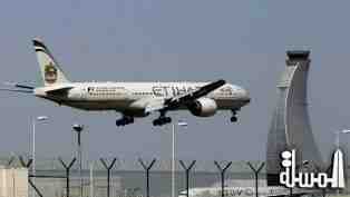 استرالي يقاضي طيران الاتحاد الإماراتية بسبب جلوسه بجانب شخص 
