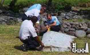 ماليزيا : حطام طائرة عثر عليه في جزيرة ريونيون جزء من طائرة بوينج 777