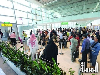 «مطارات أبوظبي» «مستنفرة» لاستيعاب العائدين من موسم الإجازات